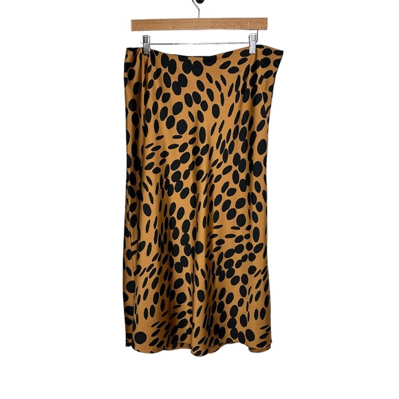 J. Crew Dresses & Skirts - J. Crew Womens Pull On Slip Skirt Size XL Abstract Wavy Dots Camel Black Midi